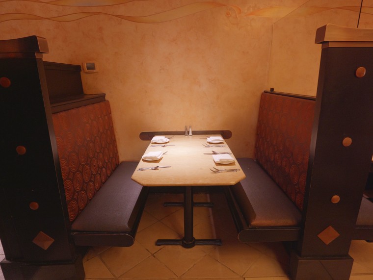 An empty Cheesecake Factory booth.