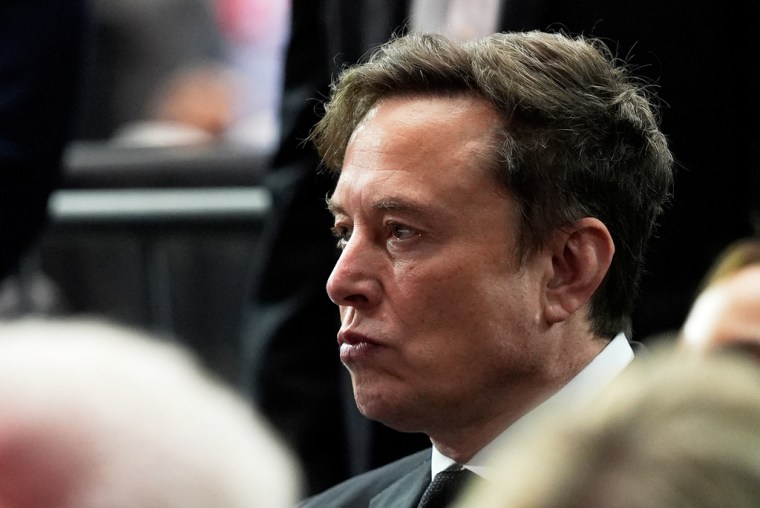 Elon Musk en el funeral del activista conservador Charlie Kirk, el 21 de septiembre de 2025, en Glendale, Arizona.