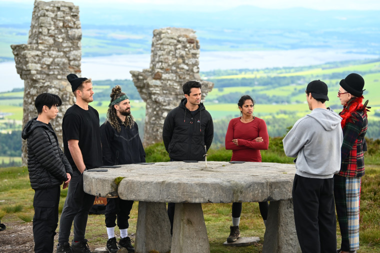 Eric Nam, Colton Underwood, Mark Ballas, Stephen Colletti, Natalie Anderson, Rob Rausch, Alan Cumming em 