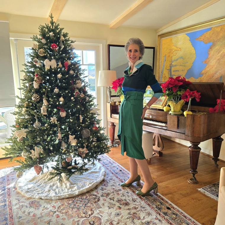 Merz shows off her slim figure during Christmas.