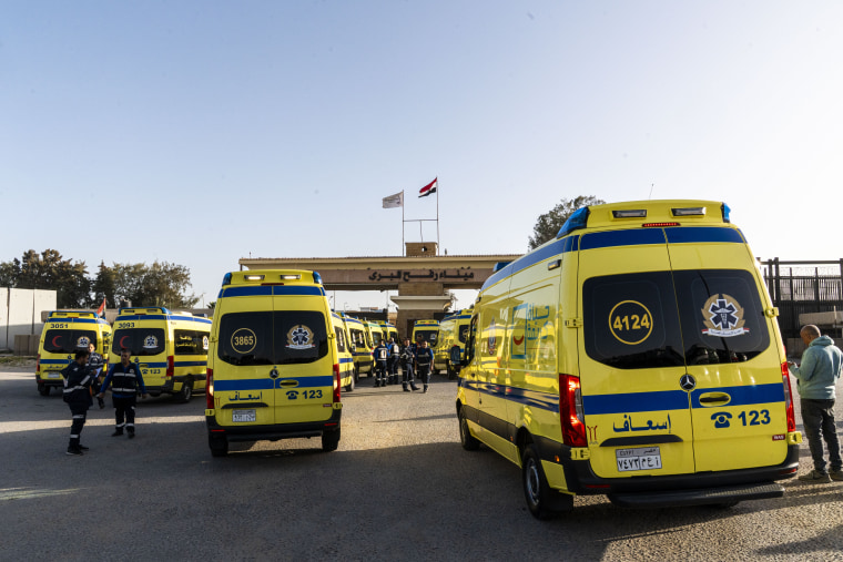 Image: Trial Opening of the border crossing Between Egypt and Gaza