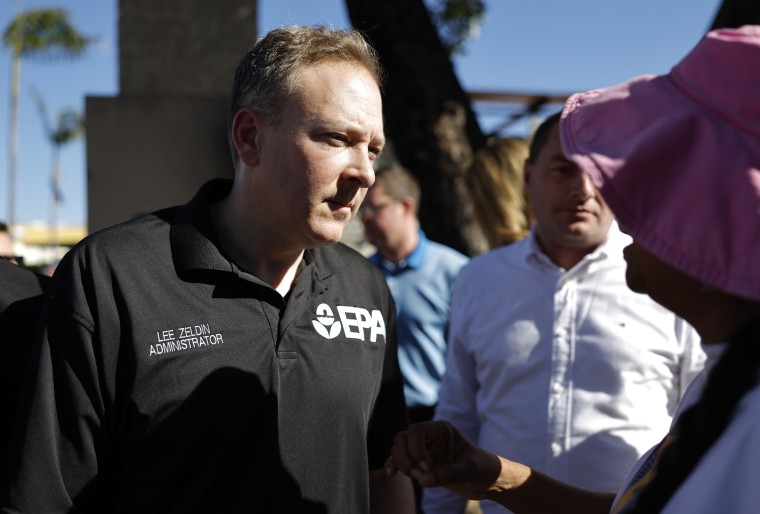 Imagem: Autoridades de Trump se reúnem com moradores de Pacific Palisades em reconstrução após o incêndio