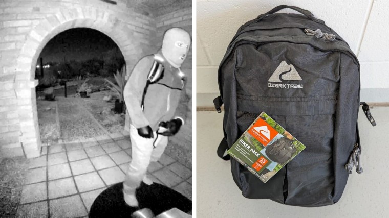 Fotos compartilhadas pelo FBI Phoenix em 12 de fevereiro mostram imagens de segurança de um homem mascarado e uma mochila preta da marca Ozark Trails que ele supostamente carregava. 