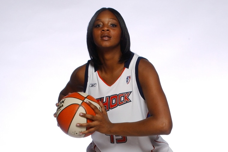 Two-time WNBA champion Kara Braxton dies at 43