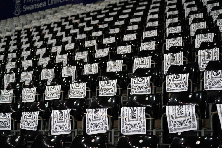 "Make Some Noise" rally towels featuring Snoop Dogg