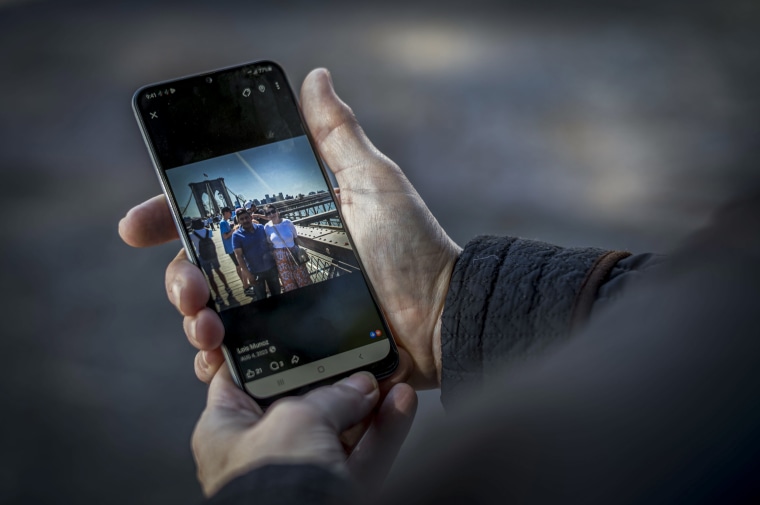 Alfredo and Lois Muñoz.