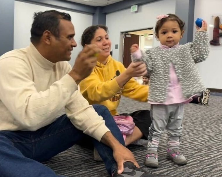 Steven Arrieta Prieto e Kailyn Valero Marcano entraram nos Estados Unidos em 2024 com sua filha Amalia. Eles buscaram asilo depois de fugirem da Venezuela, alegando que foram perseguidos por se oporem ao presidente Nicolás Maduro.