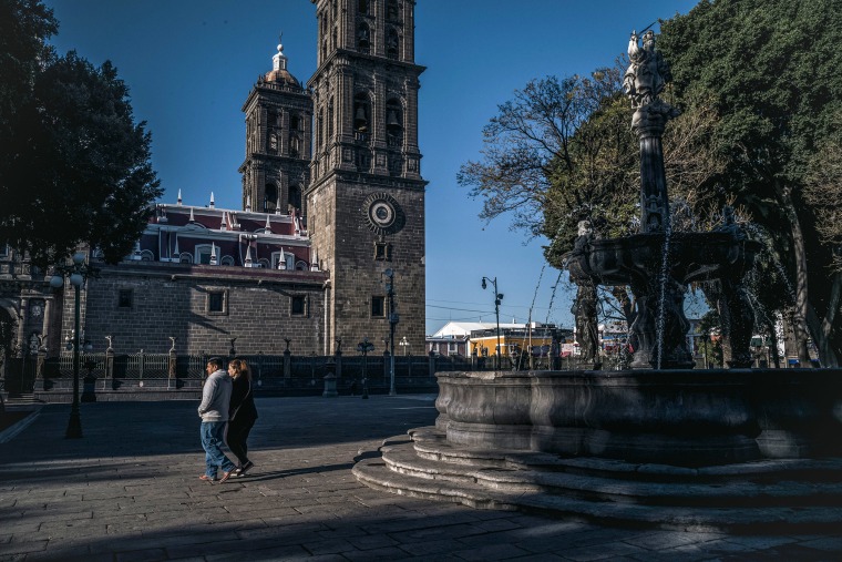 Alfredo and Lois Muñoz.