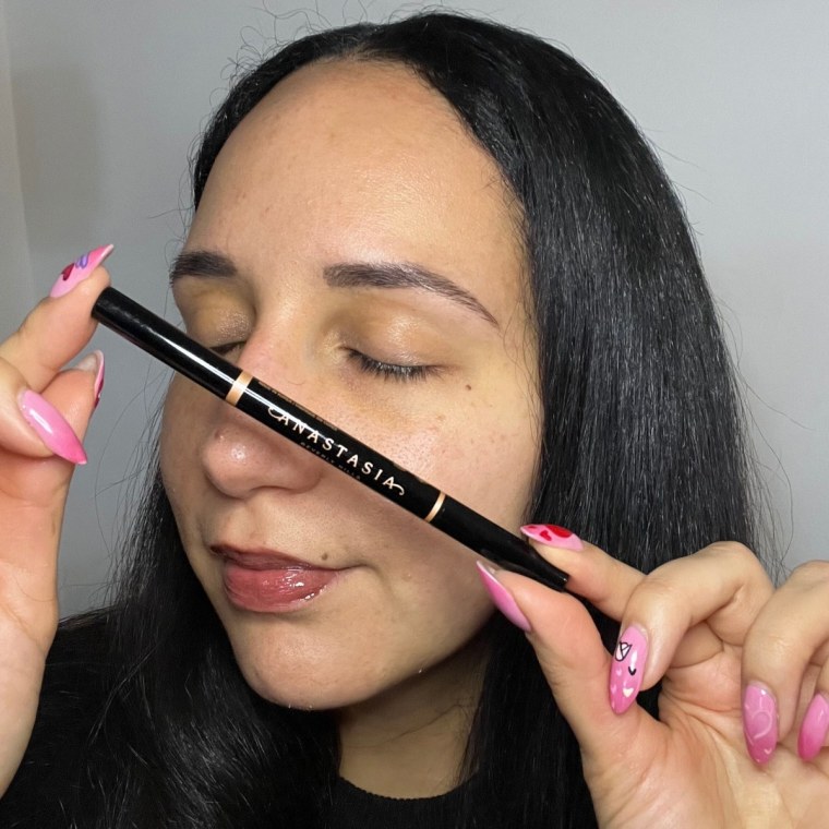 This brow product fills in the gaps and blends well. 