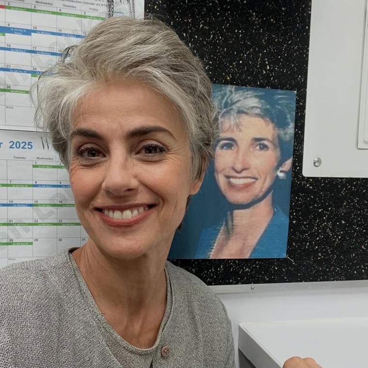 Constance Zimmer como Ann Messina