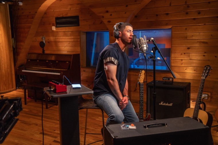 A cantora compartilha a única música que fala sobre como viver com diabetes tipo 1.