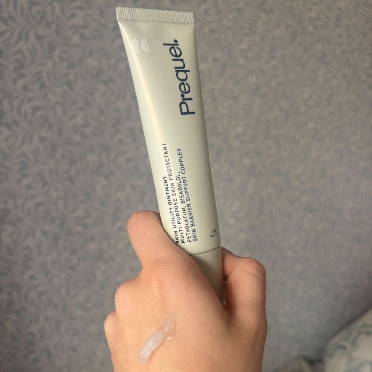 The gel consistency helps lock in moisture to keep the skin feeling soft and hydrated.