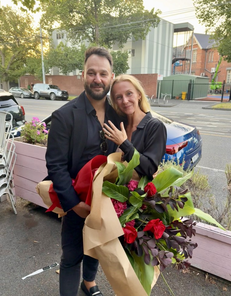 Stephen Riggins Amy Sisters Unexpectedly Get Engaged On The Same Day in Viral Video