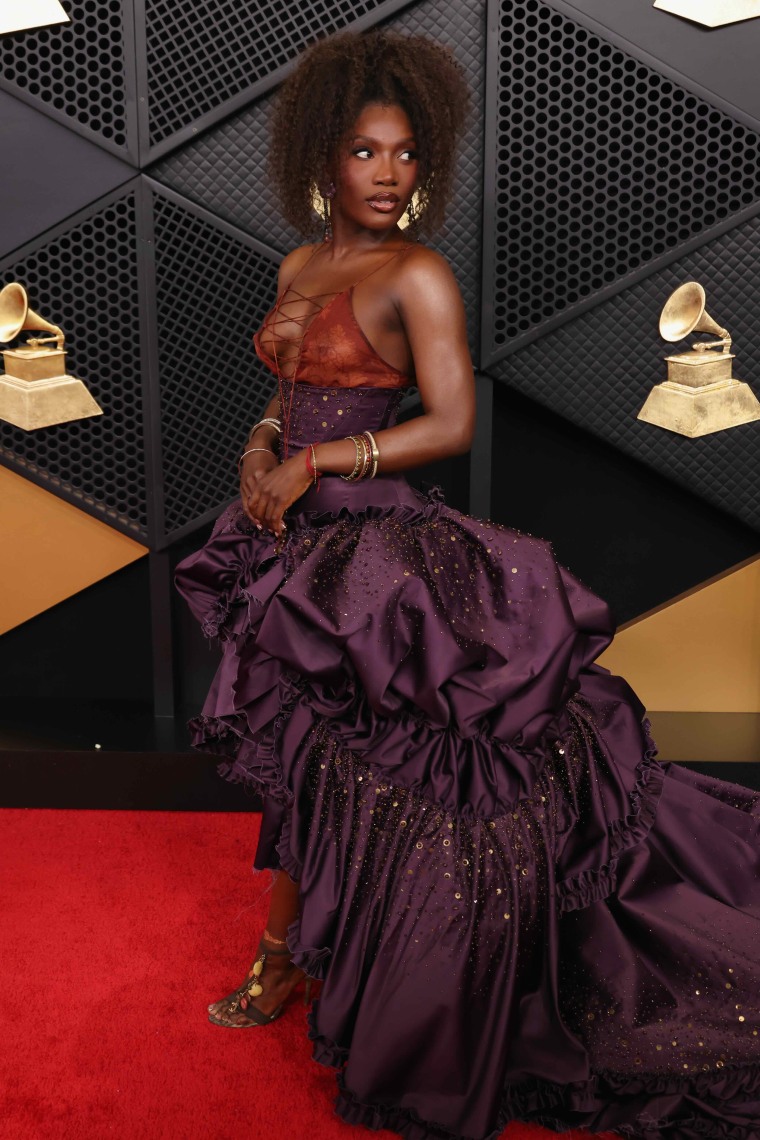 Doechii comparece ao Grammy de 2026.