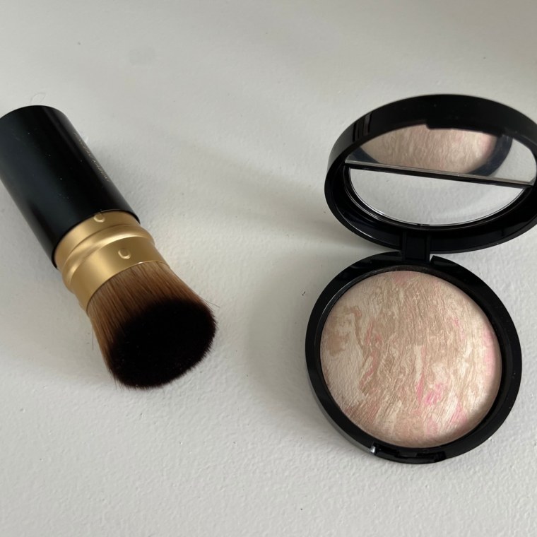 Laura Geller New York Baked Balance-n-Brighten Foundation and Retractable Kabuki Brush