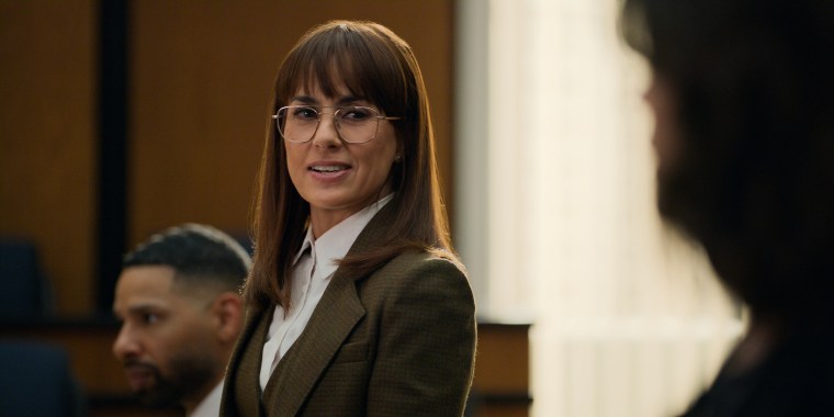 Constance Zimmer como Dana Berg em 
