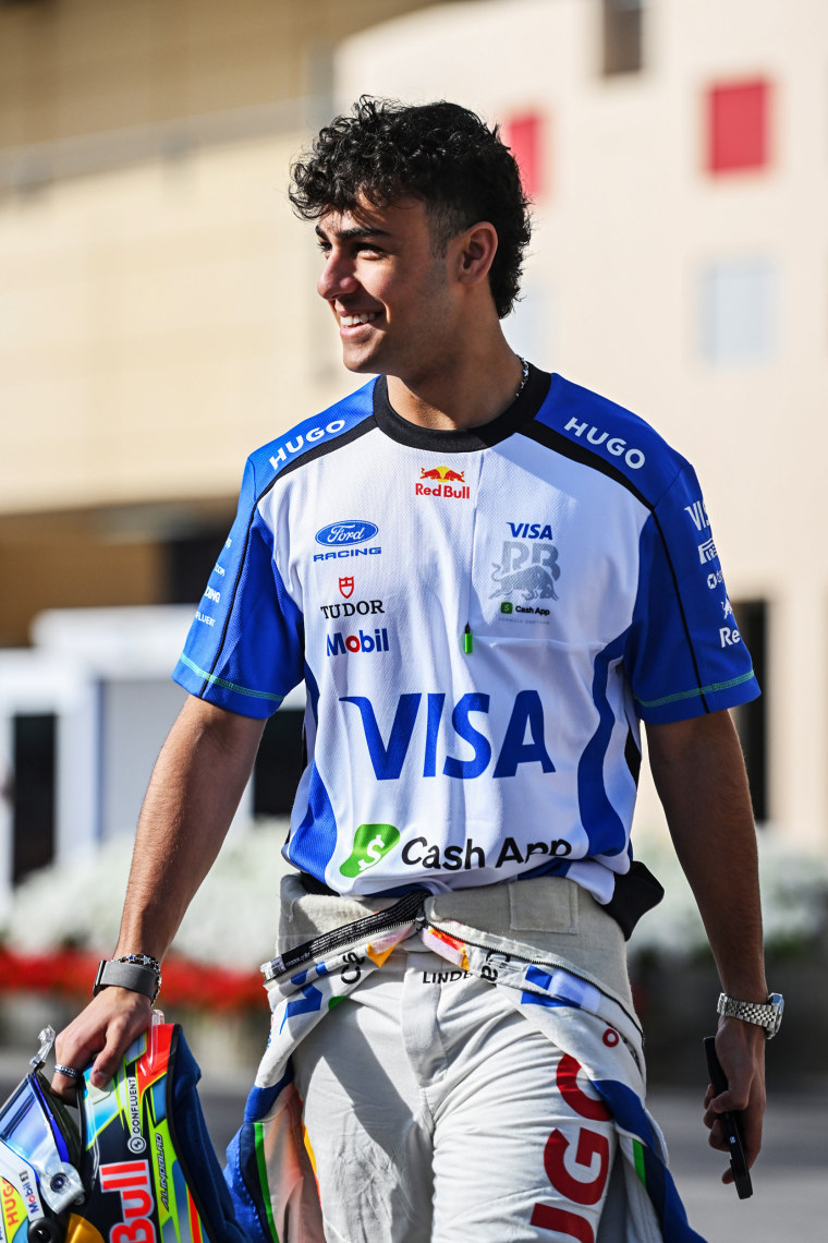 Image: Formula 1 testing in Bahrain - Day 1