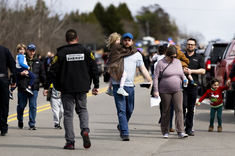 Image: Suspect Dead in Apparent Attack on Temple Israel Synagogue in West Bloomfield, Michigan