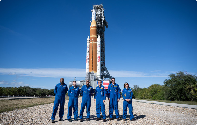 From left: Artemis II backup crew members Andre Douglas and Jenni Gibbons and crew members Victor Glover, Reid Wiseman, Jeremy Hansen and Christina Koch on Jan. 17.