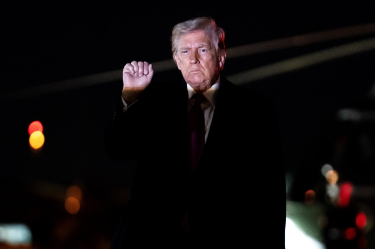 Foto: Presidente Trump retorna à Casa Branca vindo da Flórida