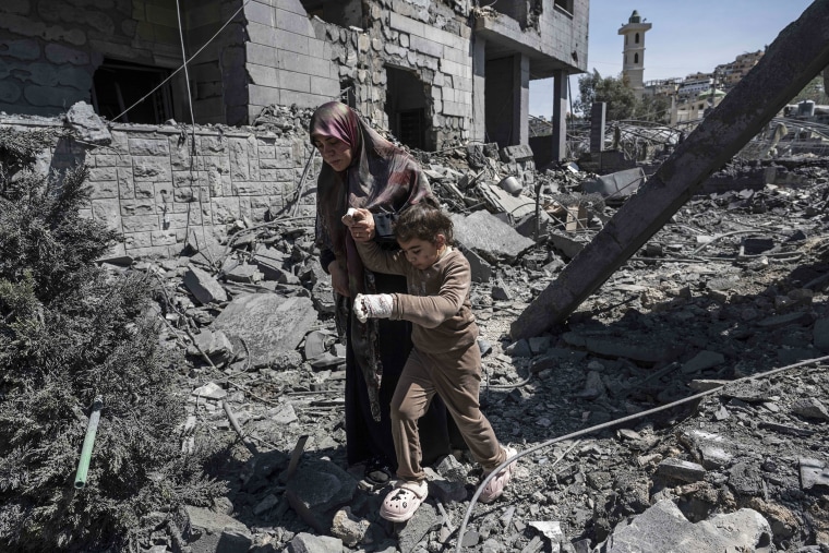 Israeli airstrike hits Sakesakiye: 4 Killed and Multiple Buildings Destroyed in Southern Lebanon