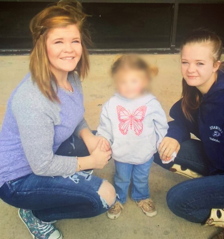 Faithe with her daughter, and her sister, Kaitlynn