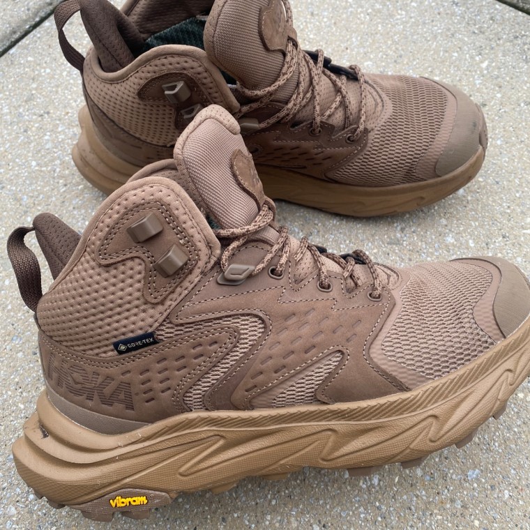 A close up of the Women’s Hoka Anacapa 2 Mid GTX in brown.