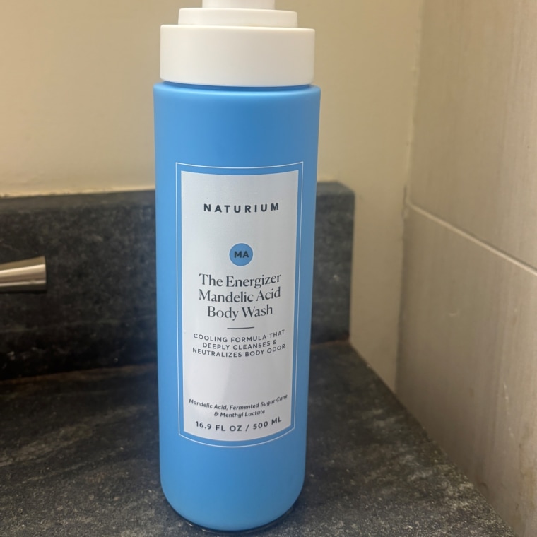 Holding Naturium The Energizer Mandelic Acid Body Wash