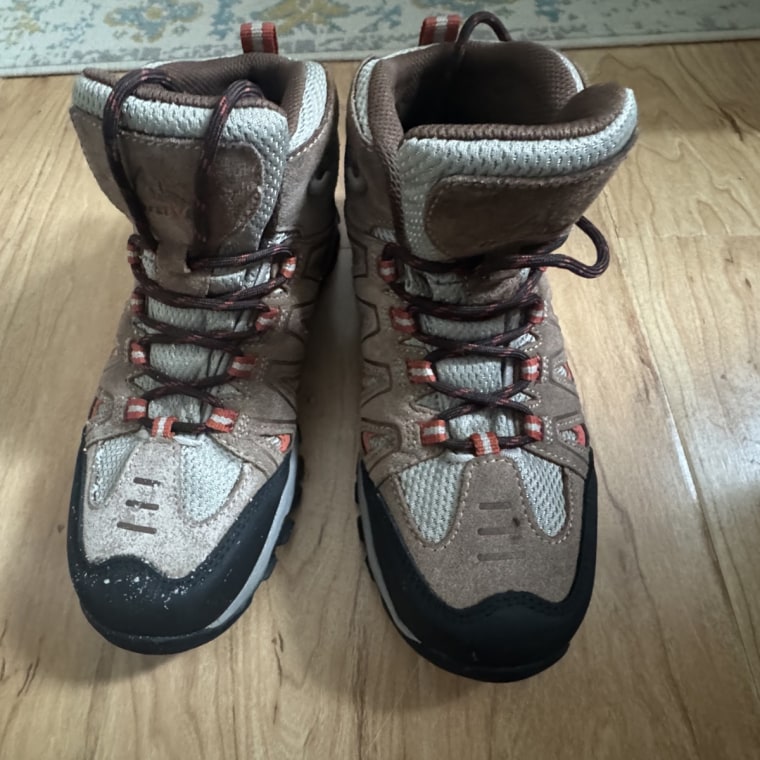A close up of the women’s Nortiv8 Seeker boot in brown.