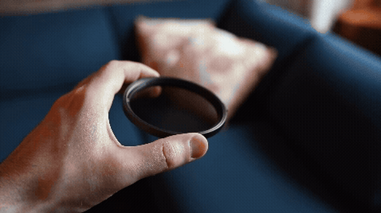 A short video of adjusting the Urth Variable ND 2-32 Filter Pro to be darker and lighter using the notch on the side.