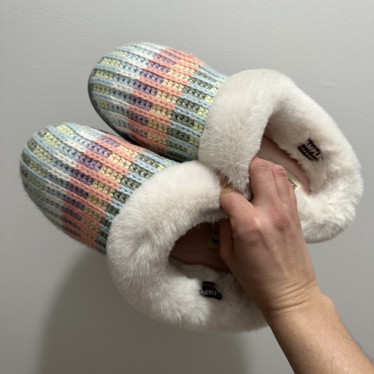 Dearfoams Women's Hannah Festive Knit Clog Slipper