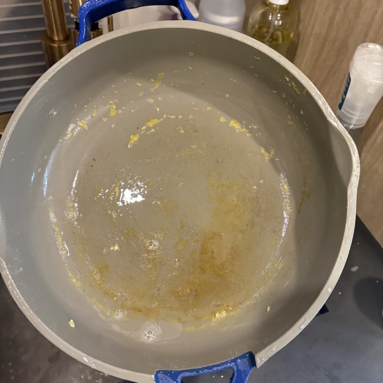 After washing the dish with the soap. You can still see some food on the plate. 