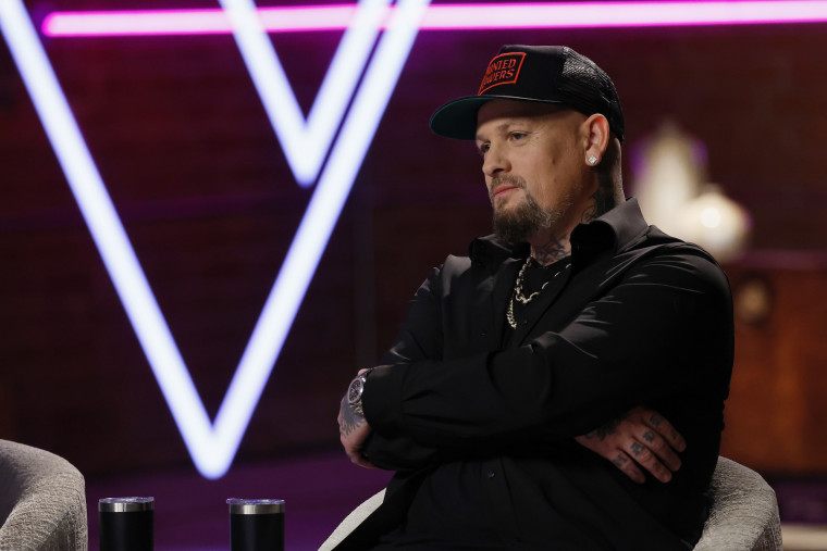 O conselheiro de batalha Benji Madden se junta a Adam Levine