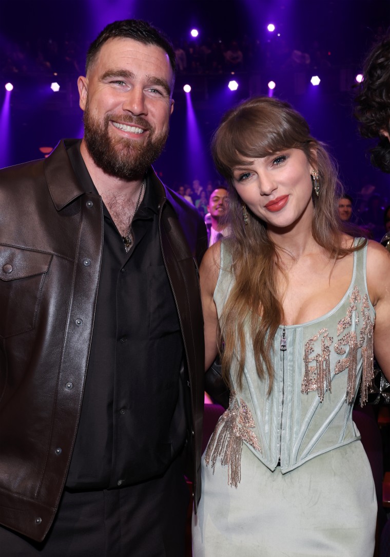 Travis Kelce e Taylor Swift no 2026 iHeartRadio Music Awards em 26 de março de 2026 em Los Angeles.