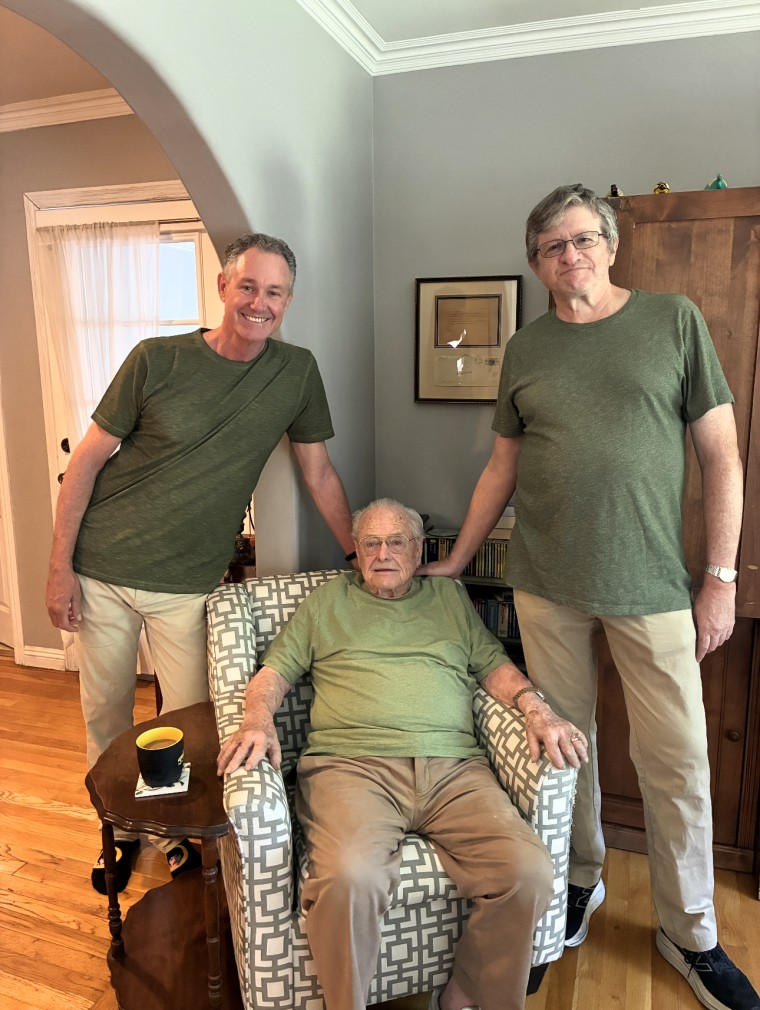 William Daniels e seus dois filhos, Michael e Robert.