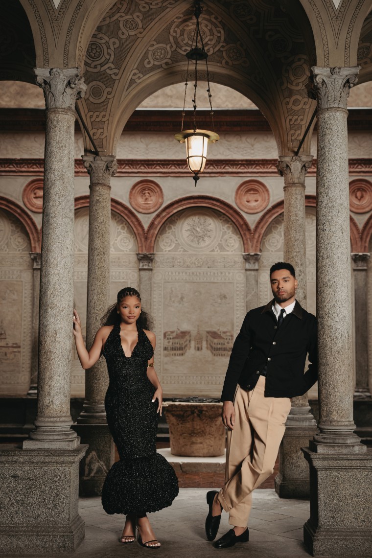 Halle Bailey e Regé-Jean Page.