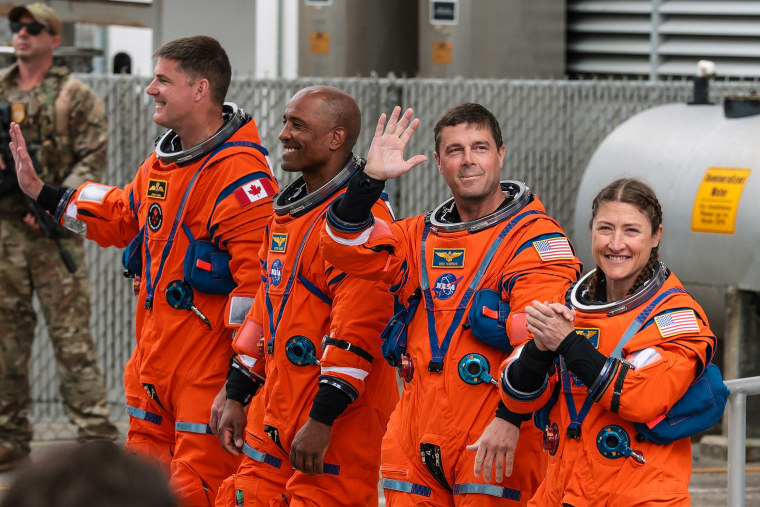 Image: BESTPIX - Artemis II Launches Manned Test Flight Around The Moon