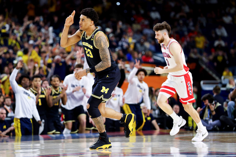 Yaxel Lendeborg runs on the basketball court while wearing a black knee compression sleeve on one knee