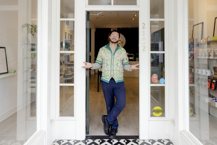 Store Lead Felix Johnson found the job through a posting Luna published on Indeed.com. According to Andon Labs, Luna ran the entire hiring process. 