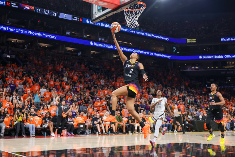 Image: Satou Sabally of the Phoenix Mercury shoots the ball against the Las Vegas Aces