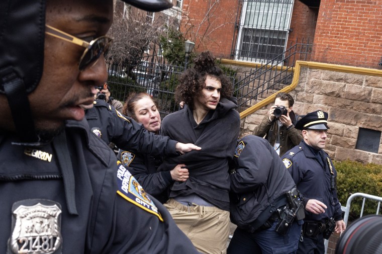 Right-Wing Activists Protest Against New York Mayor Mamdani Outside Gracie Mansion