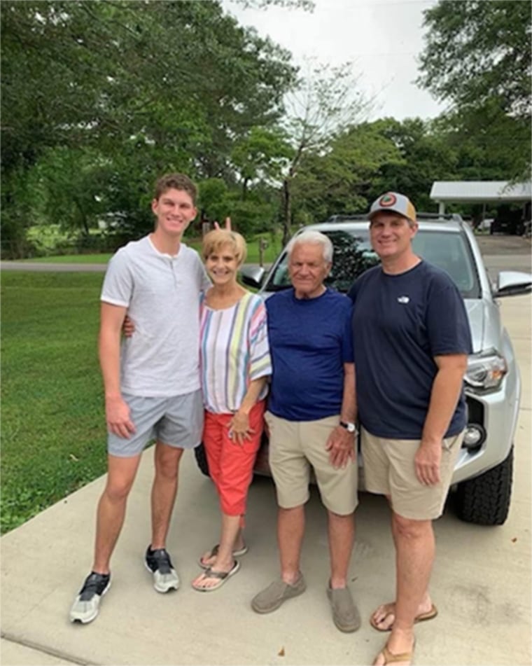 Harrison Dorsett, Dorothy Dorsett, Sr. (já falecido) e Wayman Dorsett Jr.