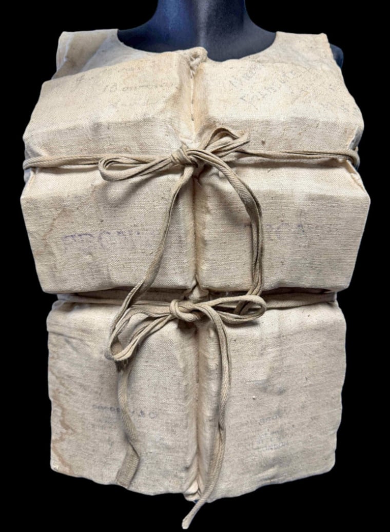 Um colete salva-vidas usado por Laura Mabel Franketelli do Titanic.