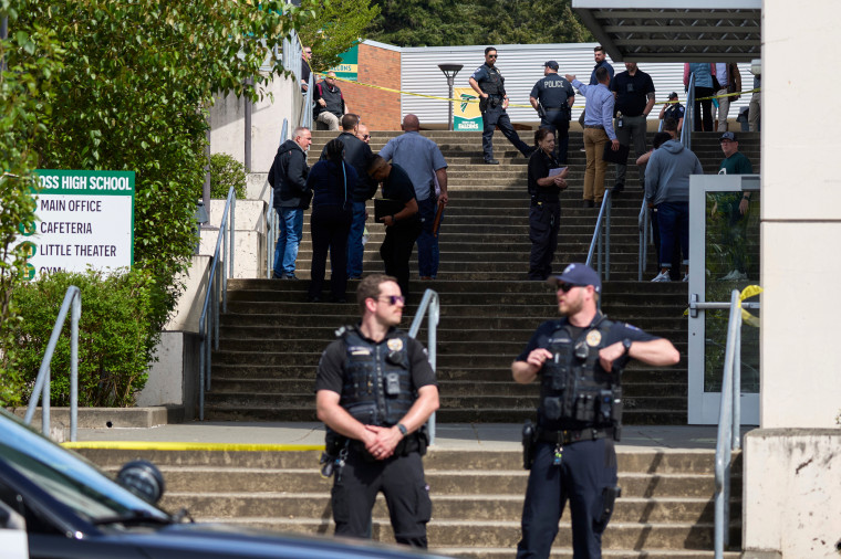 6 injured in high school stabbing in Washington state
