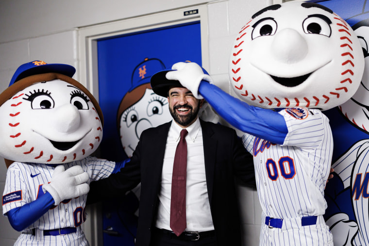 New York City Mayor Zohran Mamdani meets Mrs. Met and Mr. Met 