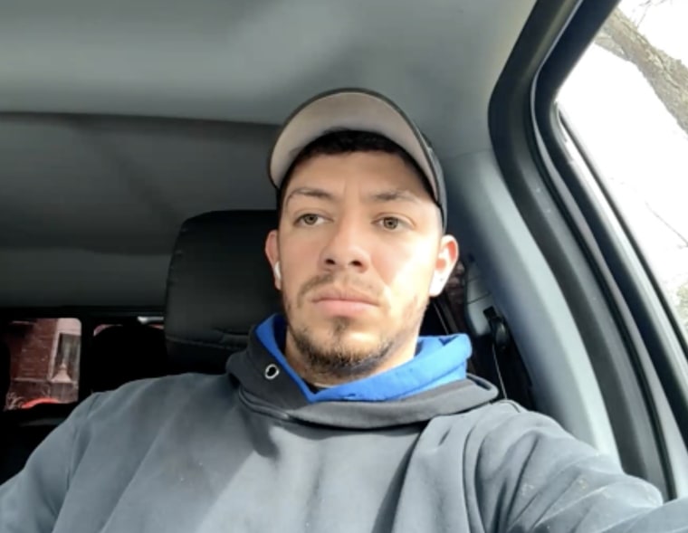 Brayan López, inmigrante mexicano de 26 años que trabaja en labores de mantenimiento en Detroit, Michigan.