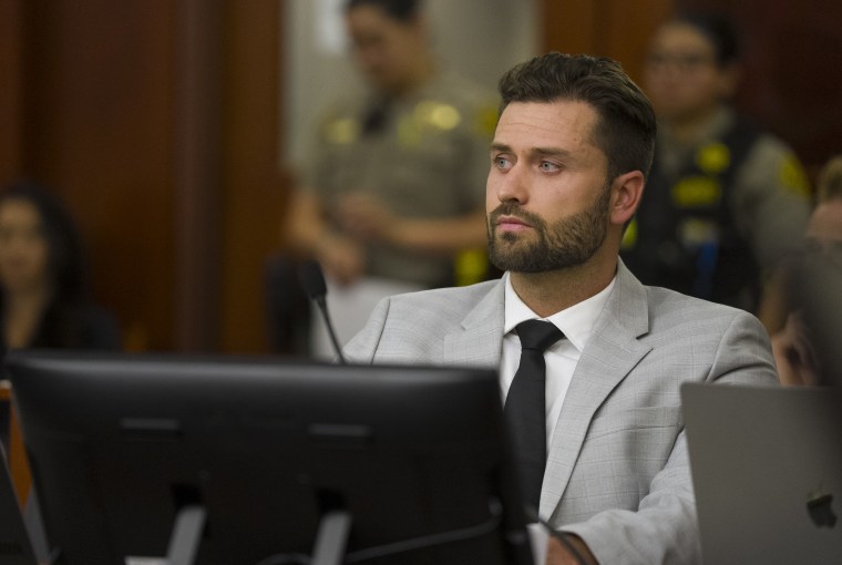 Dakota Mortensen durante a audiência de ordens de proteção em 30 de abril de 2026 em Salt Lake City. 
