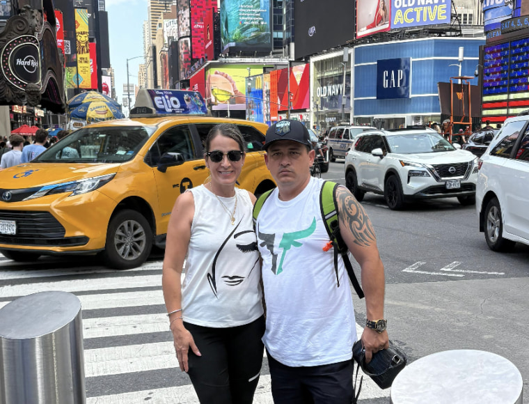 Julián Jiménez con su esposa, Sandra Henao, en la ciudad de Nueva York.