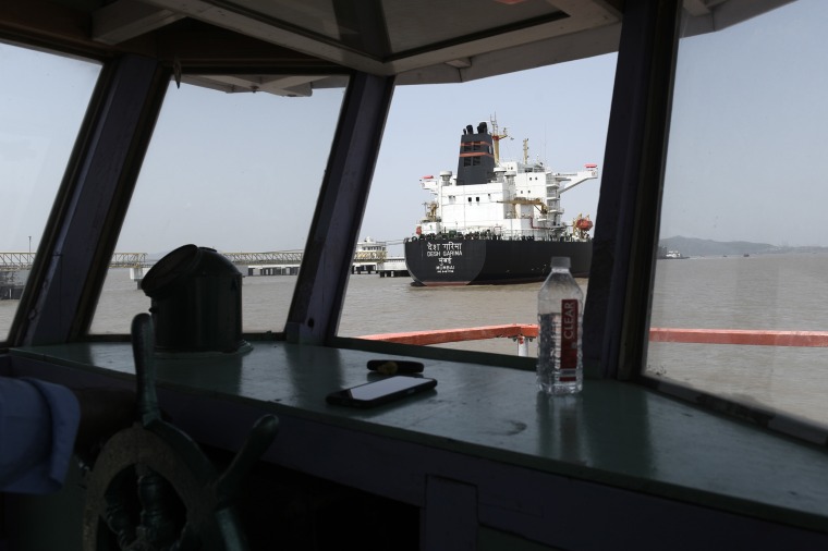 India Tanker Desh Garima Unloads Crude Amid Hormuz Supply Disruptions