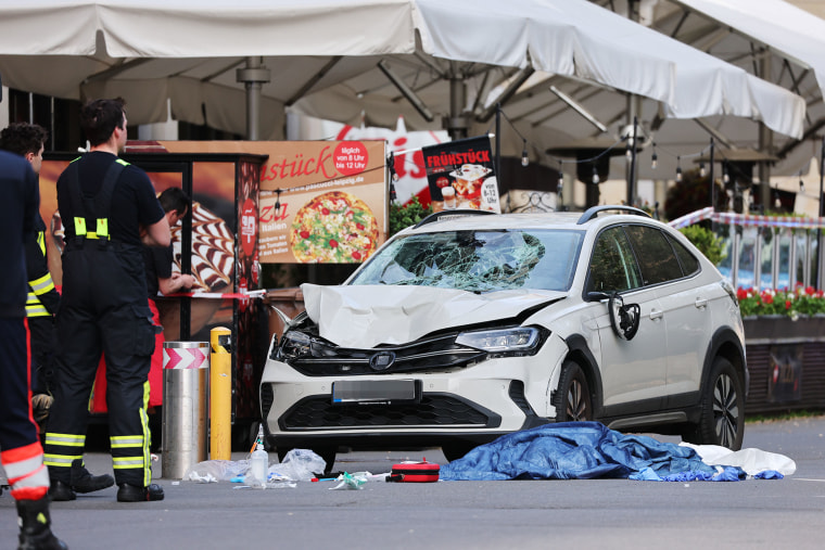 Car driven into group of people in Leipzig